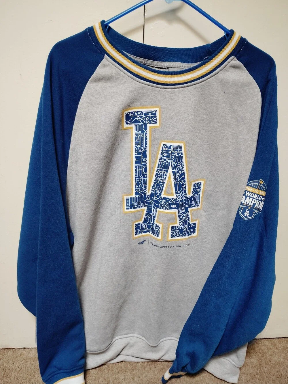 Dodgers Sweater XL Teacher Appreciation Night 4/11/26 Sweatshirt